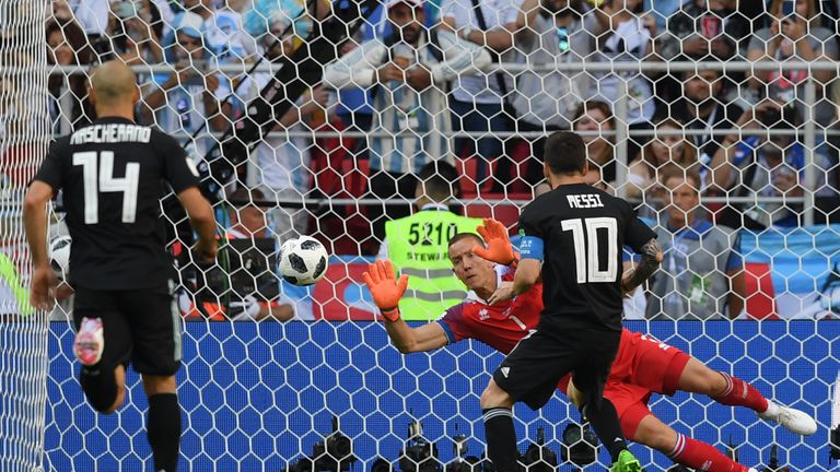 Hannes Halldorsson saves Lionel Messi's penalty as Iceland draw with Argentina