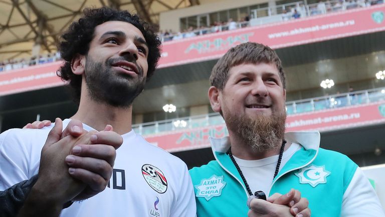 Mohamed Salah (L) poses with head of the Chechen Republic Ramzan Kadyrov