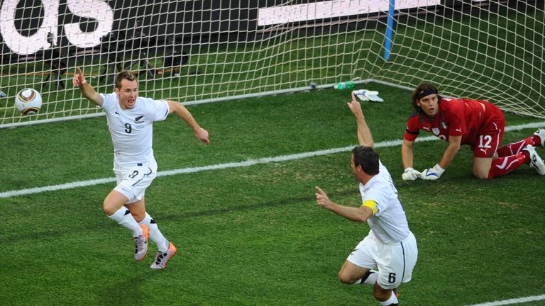 Shane Smeltz scores in 1-1 draw between New Zealand and Italy at 2010 World Cup