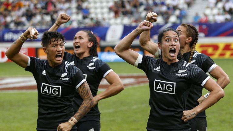New Zealand's players Gayle Broughton (L) and Shiray Kaka (R) perform the haka after winning in Paris
