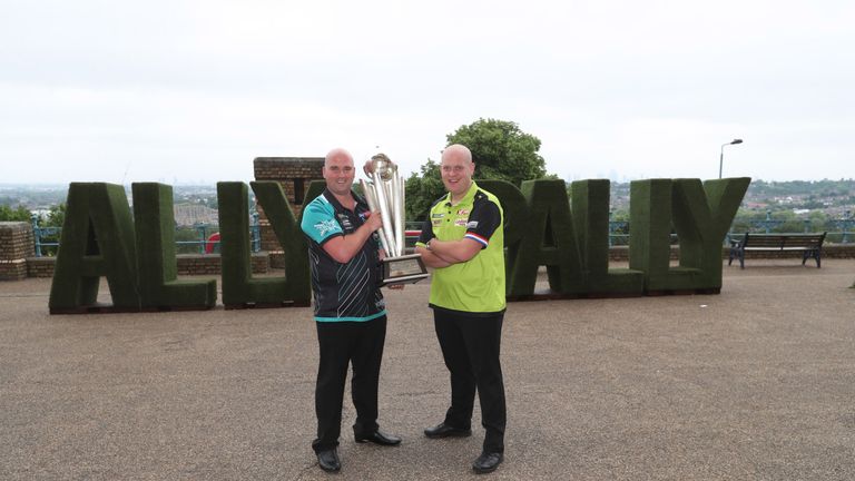 WILLIAM HILL WORLD DARTS CHAMPIONSHIP 2019.ANNOUNCEMENT.ALEXANDRA PALACE ,LONDON.PIC;LAWRENCE LUSTIG.WORLD CHAMPION ROB CROSS AND WORLD NUMBER 1 MICHAEL VAN GERWEN.AT LONDONS ALEXANDRA PALACE AS THE PDC ANNOUNCE THE EXPANSION OF THE WORLD DARTS CHAMPIONSHIPS TO 96 PLAYERS.