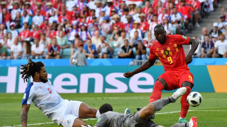 Roman Torres clears the ball ahead of Romelu Lukaku