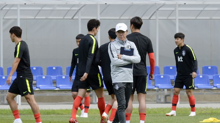 South Korea's coach Shin Tae-yong watches his team traing at Nizhny Novgorod Stadium in Nizhny Novgorod on June 17, 2018, on the eve of the team's Russia 2018 World Cup Group F football match against Sweden