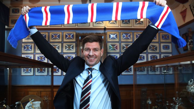 GLASGOW, SCOTLAND - MAY 04:  Steven Gerrard shakes hands with Dave King as he is unveiled as the new manager of Rangers football Club at Ibrox Stadium on May 4, 2018 in Glasgow, Scotland. (Photo by Ian MacNicol/Getty Images)