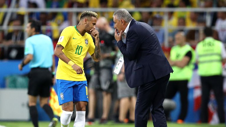 Tite speaks with Neymar