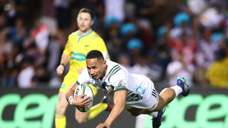Toni Pulu of the Chiefs dives over to score a try