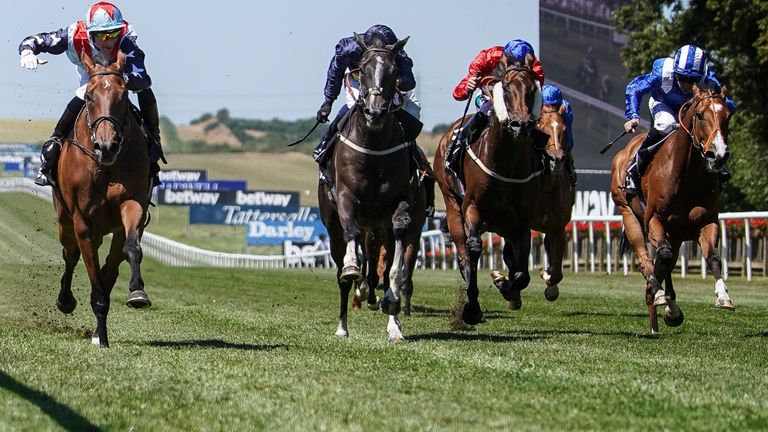 Sir Dancealot (left) wins the Criteroin