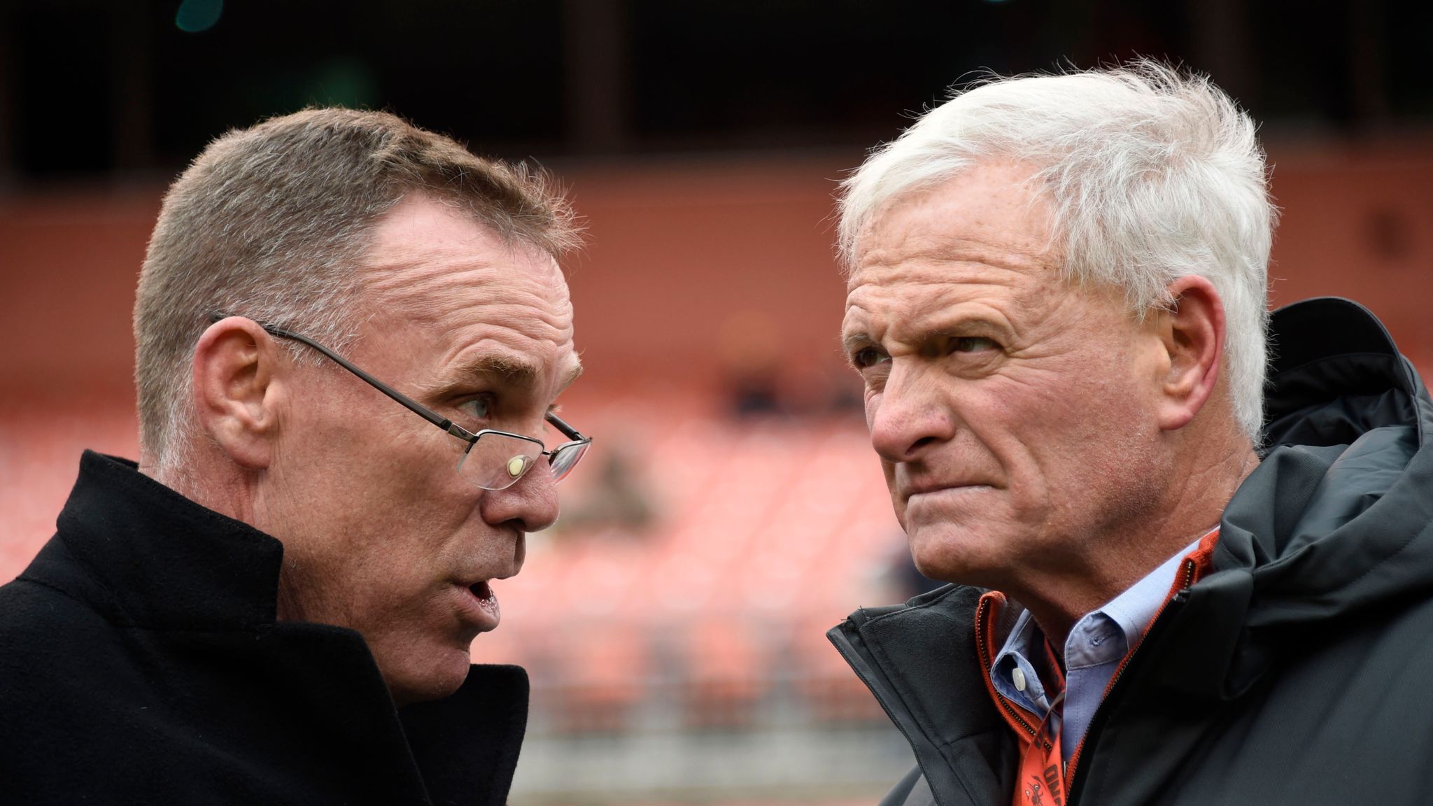 Cleveland Browns' Hue Jackson and John Dorsey wear matching outfits to  presser