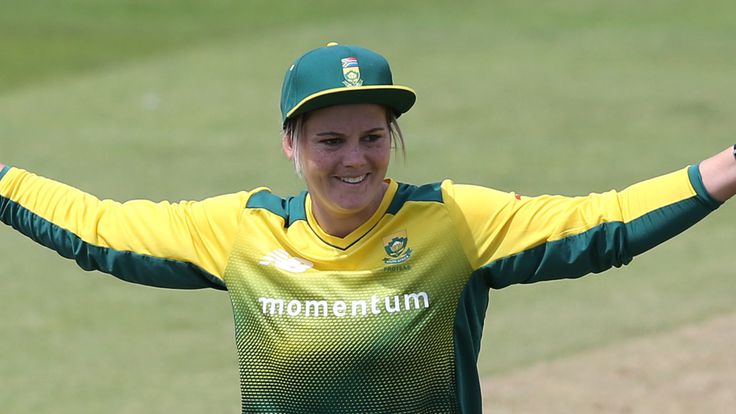 TAUNTON, ENGLAND - JUNE 20: Dane Van Niekerk of South Africa in action during the International T20 Tri-Series match between England Women and South Africa Women at The Cooper Associates County Ground on June 20, 2018 in Taunton, England. (Photo by Julian Herbert/Getty Images)