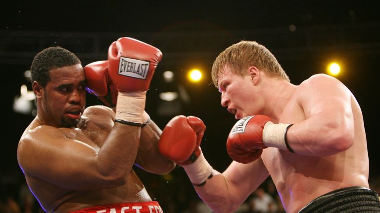BERLIN - JANUARY 26:  during the IBF final eliminator heavyweight fight between Eddie Chambers of the USA and Alexander Povetkin of Russia at the Tempodrom on January 26, 2008 in Berlin, Germany. (Photo by Matthias Kern/Bongarts/Getty Images)...