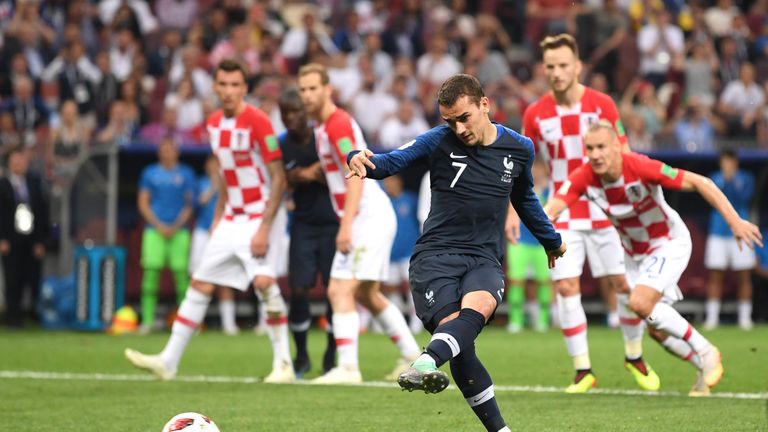 Antoine Griezmann's penalty makes it 2-1 to France