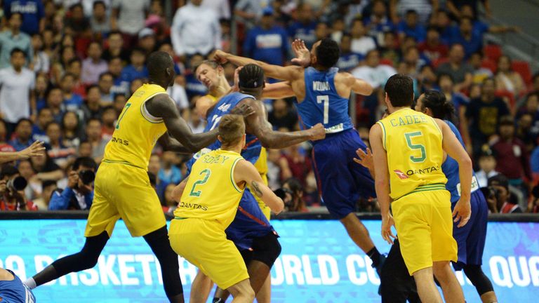 There were ugly scenes after a fight broke out between the Philippines and Australia in a FIBA World Cup qualifying clash which resulted in the game being abandoned.