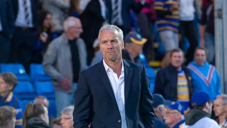 Picture by Allan McKenzie/SWpix.com - 15/06/2018 - Rugby League - Betfred Super League - Leeds Rhinos v St Helens - Headingley Carnegie Stadium, Leeds, England - Leeds' coach Brian McDermott cuts a lonely figure as his side lose to a drop goal for the third time in the season.