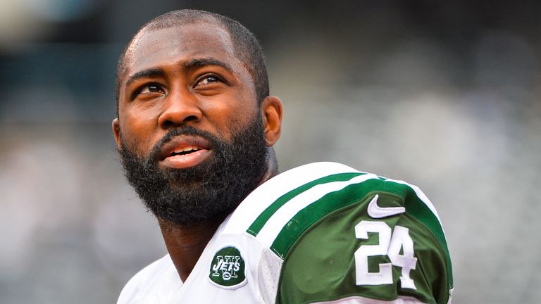 during a game at MetLife Stadium on September 27, 2015 in East Rutherford, New Jersey.