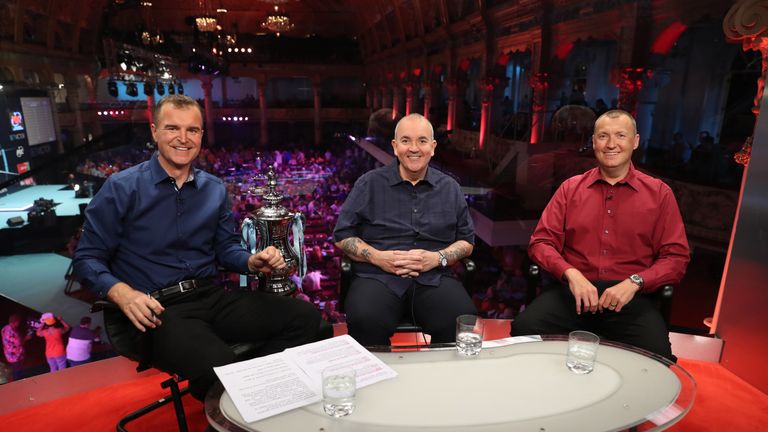 BET VICTOR WORLD MATCHPLAY 2018.WINTER GARDENS,.BLACKPOOL.PIC;LAWRENCE LUSTIG.ROUND1.DAVE CLARK WITH PHIL TAYLOR AND WAYNE MARDLE.