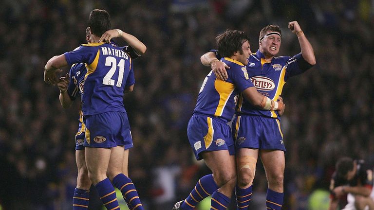 Dave Furner (R) celebrates with Willie Poching after Leeds 2004  Grand Final victory