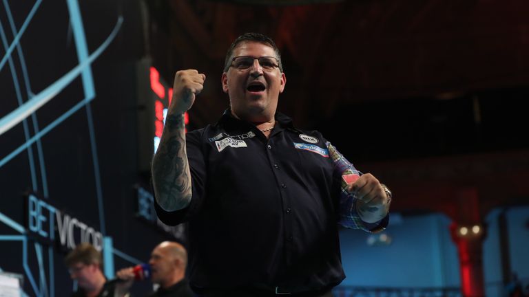 BET VICTOR WORLD MATCHPLAY 2018.WINTER GARDENS,.BLACKPOOL.PIC;LAWRENCE LUSTIG.ROUND 2.GARY ANDERSON V RAYMOND VAN BARNEVELD.Gary Anderson IN ACTION