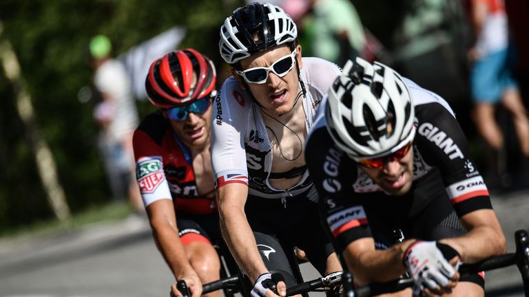 Thomas sits on the wheel of Tom Dumoulin before launching his late assault
