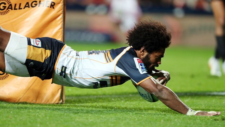 Henry Speight scored twice as the Brumbies threatened a late comeback