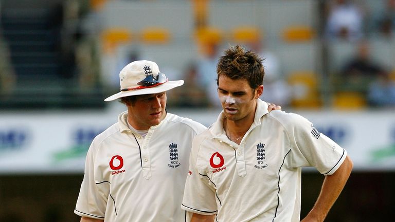 Matthew Hoggard and James Anderson during the 2006/07 Ashes in Australia