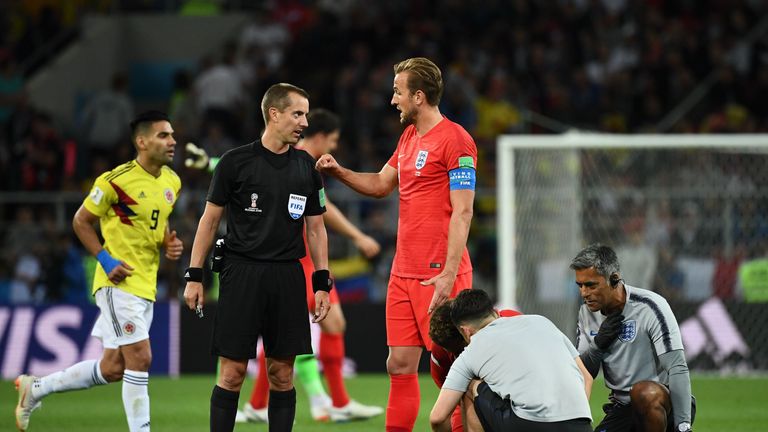 Harry Kane tells the match official to keep an eye on shirt pulling