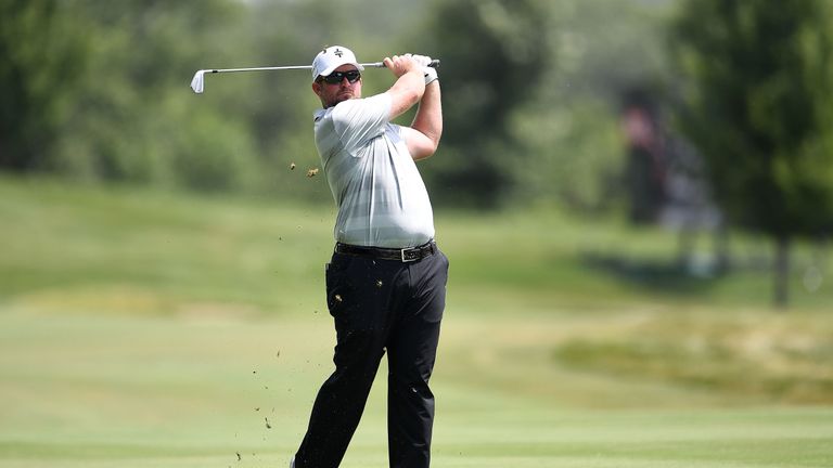 Steve Wheatcroft leads on nine under after he birdied the final six holes