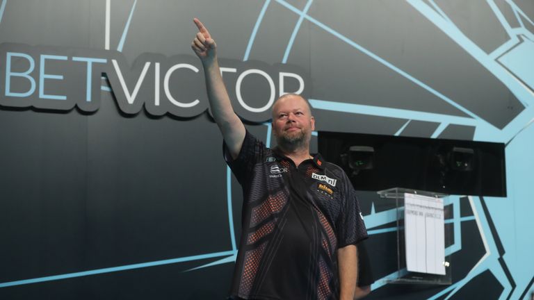 BET VICTOR WORLD MATCHPLAY 2018.WINTER GARDENS,.BLACKPOOL.PIC;LAWRENCE LUSTIG.ROUND1.RAYMOND VAN BARNEVELD V KYLE ANDERSON.RAYMOND VAN BARNEVELD IN ACTION.