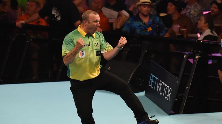 BET VICTOR WORLD MATCHPLAY 2018.WINTER GARDENS,.BLACKPOOL.PIC;CHRISTOPHER DEAN.ROUND2.ROB CROSS v DARREN WEBSTER.DARREN WEBSTER