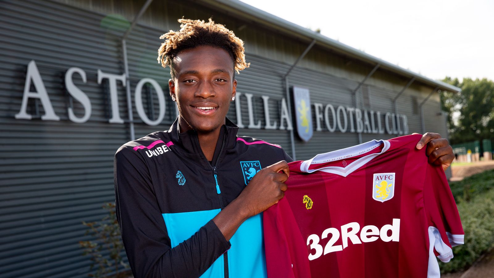 Chelsea striker Tammy Abraham seals Aston Villa loan move ...