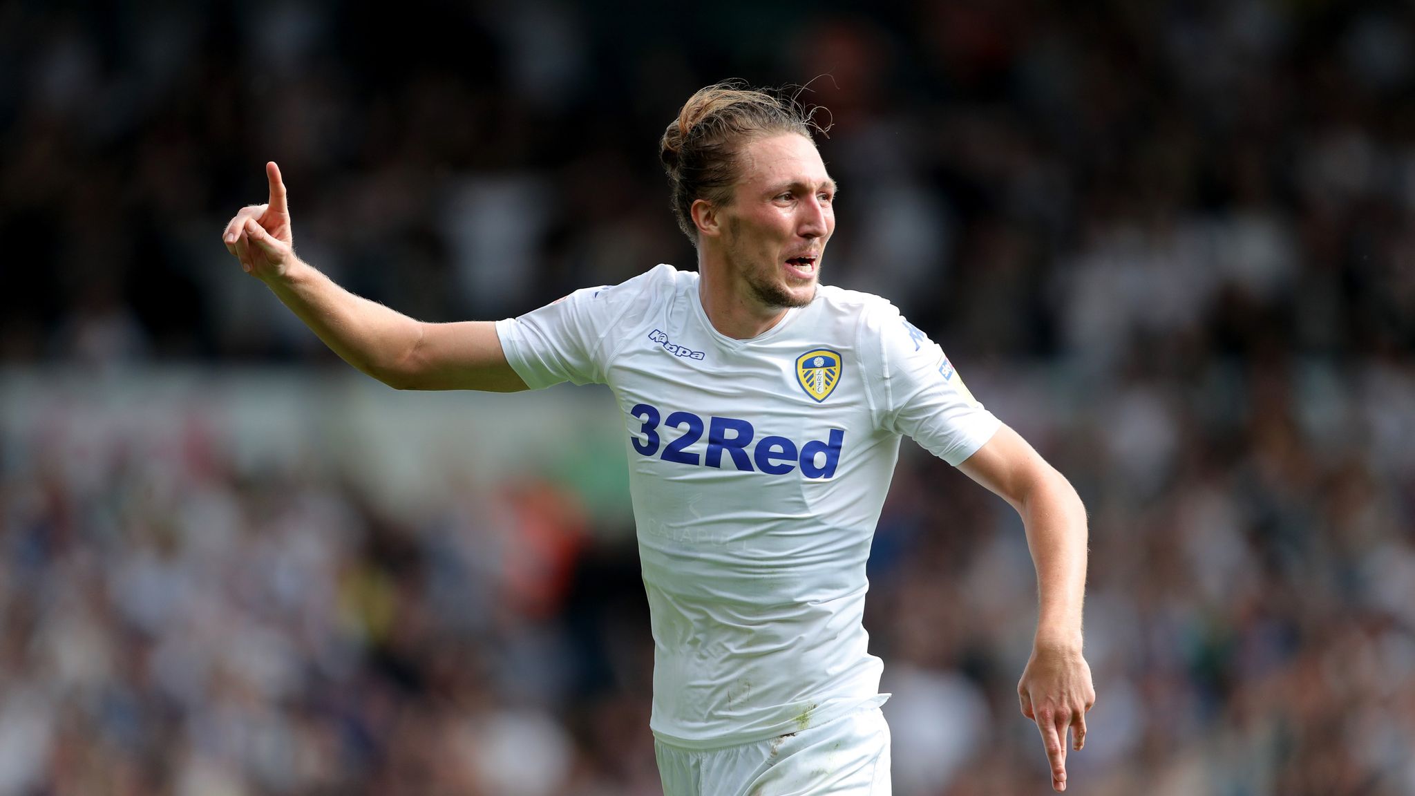 Skysports com football. Luke Ayling. Футболист люк Айлинг. Люк Эйлинг Арсенал футболист. Люк Эйлинг футболист прическа.