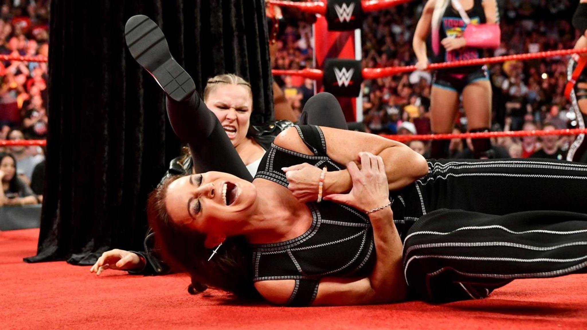 Ronda rousey breaks arm