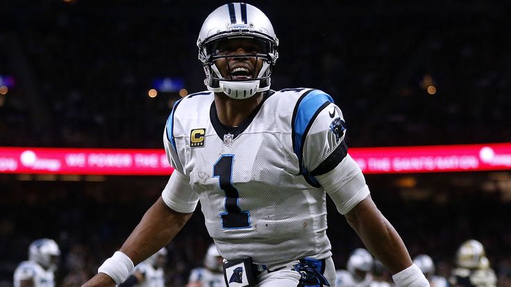 during the second half of the NFC Wild Card playoff game at the Mercedes-Benz Superdome on January 7, 2018 in New Orleans, Louisiana.