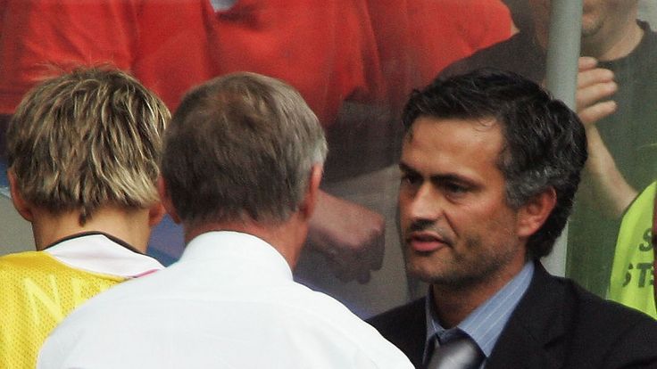 Manager Jose Mourinho (R) of Chelsea shakes hands with Sir Alex Ferguson of Manchester United at the end during the Barclays Premiership match between Chelsea and Manchester United at Stamford Bridge on August 15, 2004 in London. 