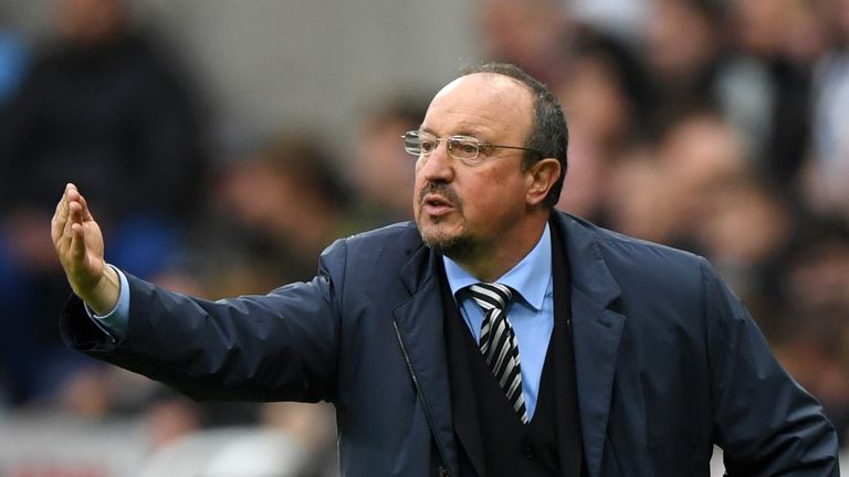 Rafa Benitez offers instructions during Newcastle's loss to Chelsea