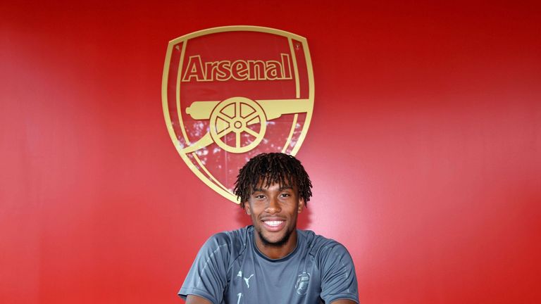 Alex Iwobi signs a contract extension with Arsenal