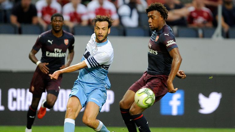 Alex Iwobi (R) battles for the ball with Marco Parolo