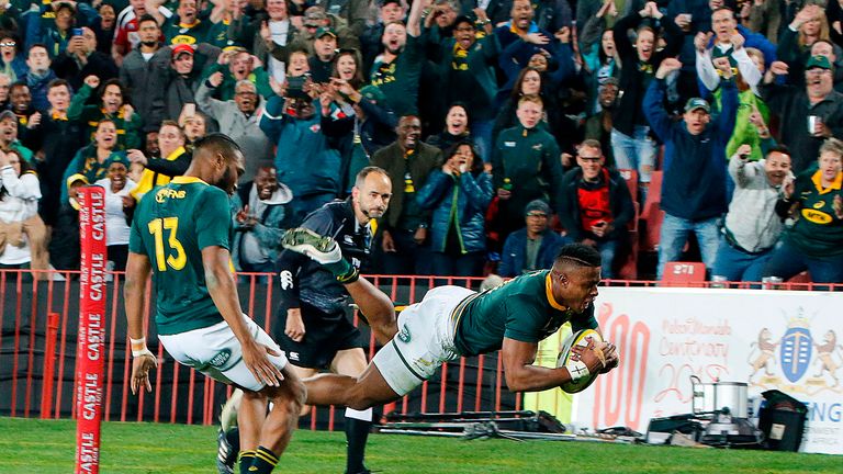 Aphiwe Dyantyi scoring a try for South Africa against England in the June internationals 