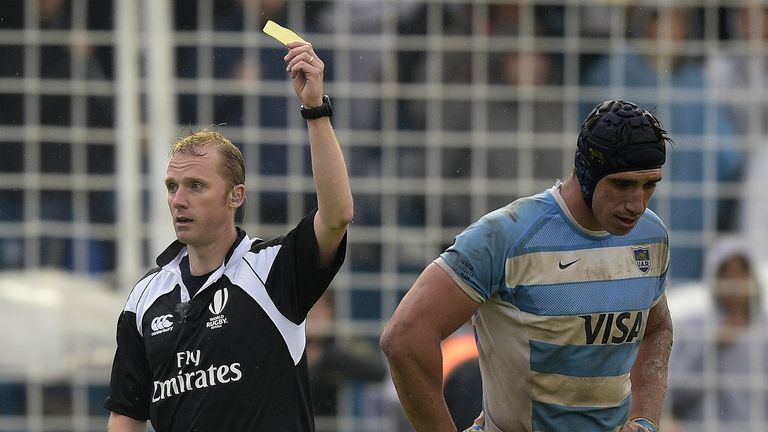 England referee Wayne Barnes (L) displays a yellow card to Argentina's Los Pumas lock Tomas Lavanni after fouls to France's flanker Loann Goujon while scores a try during the Rugby Union test match at Jose Fierro stadium in Tucuman, Argentina on June 25, 2016
