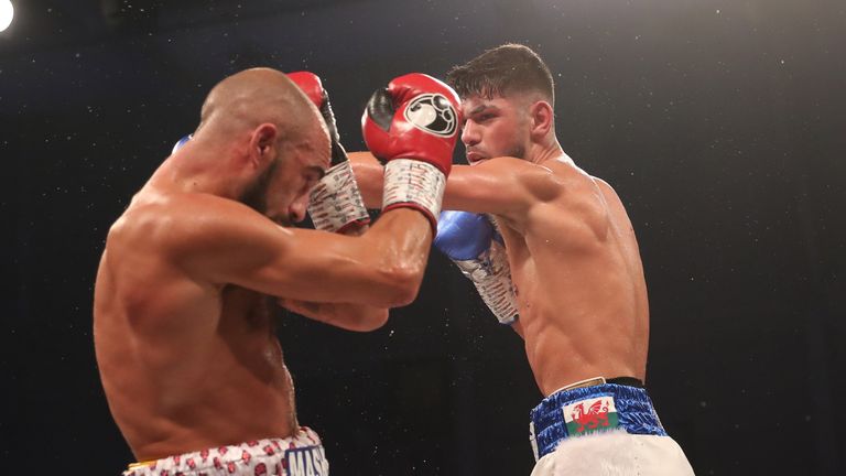 Cordina beat Dodd to become Commonwealth lightweight champion