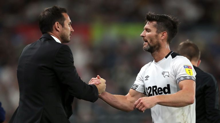 Derby County's David Nugent shakes hands with manager Frank Lampard after he is substituted during the Sky Bet Championship match against Ipswich Town