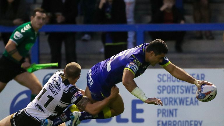 Picture by Alex Whitehead/SWpix.com - 30/08/2018 - Rugby League - Betfred Super League - Warrington Wolves v Hull FC - Halliwell Jones Stadium, Warrington, England - Warrington's Bryson Goodwin scores a try.