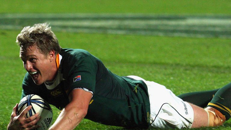HAMILTON, NEW ZEALAND - SEPTEMBER 12, Jean de Villiers scores a try during the Tri-Nations rugby match between New Zealand and South Africa on September 12, 2009 at Waikato Stadium in Hamilton, New Zealand..Photo by Tertius Pickard / Gallo Images