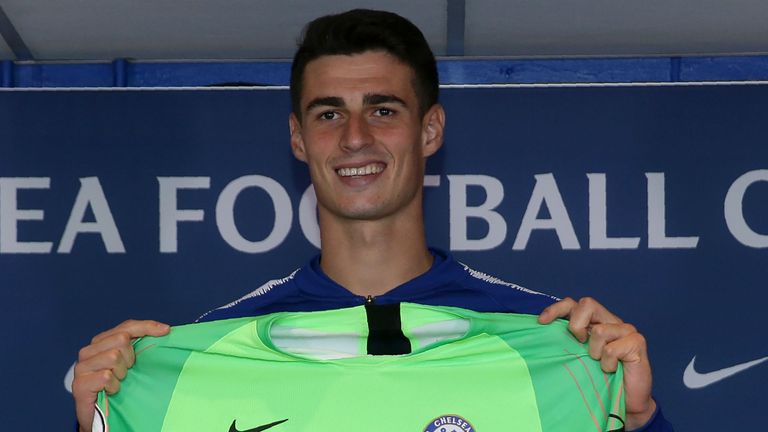 Chelsea&#39;s new goalkeeper, Spain&#39;s Kepa Arrizabalaga holds up a team football shirt as he attend his unveiling press conference at Stamford Bridge in west London on August 9, 2018. - Spain&#39;s Kepa Arrizabalaga became the most expensive goalkeeper in history after Chelsea confirmed his 80 million euro (£71.6 million, $92 million) move from Athletic Bilbao.