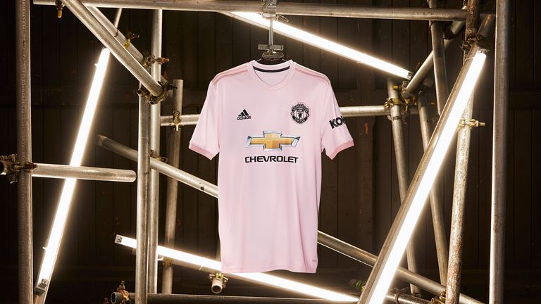 Manchester United FC Official Football Gift Mens Away Kit Shirt Pink 