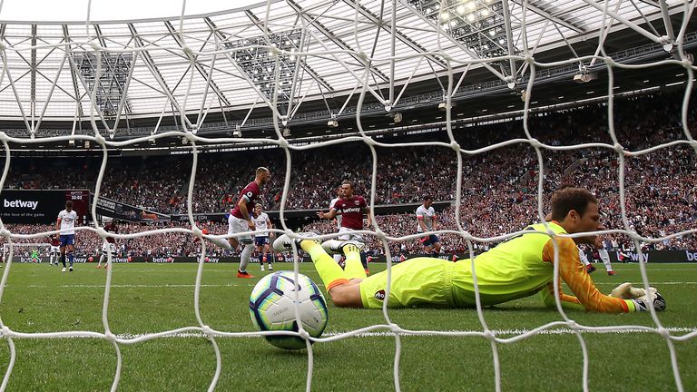 West Ham United's Marko Arnautovic (centre) celebrates scoring his side's first goal of the game from the penalty spot during the Premier League match at London Stadium