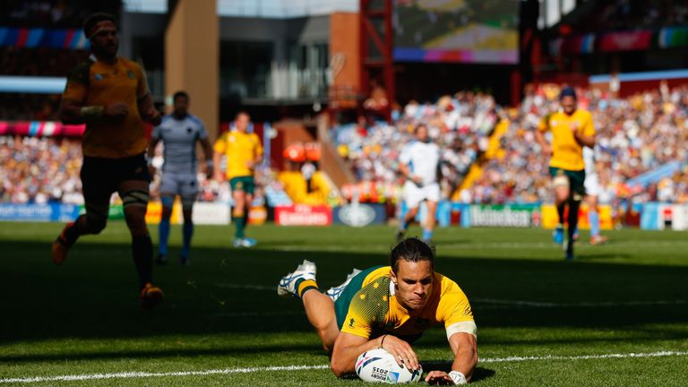 Matt Toomua scoring during Australia's 2015 Rugby World Cup Pool B match 