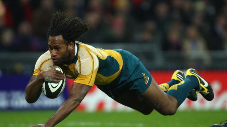  Lote Tuqiri dives over the line for Australia