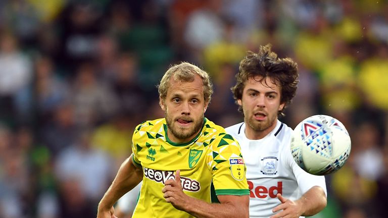 Norwich City's Teemu Pukki (left) and Preston North End's Ben Pearson battle for the ball during the Sky Bet Championship match at Carrow Road, Norwich.