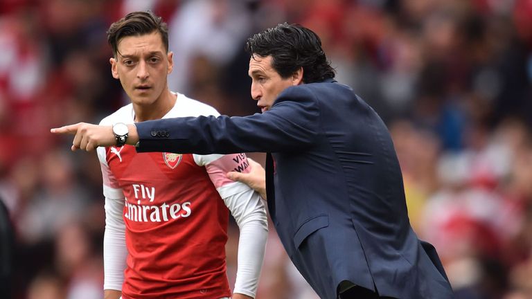 Unai Emery gives instructions to Mesut Ozil during the 2-0 defeat to Manchester City