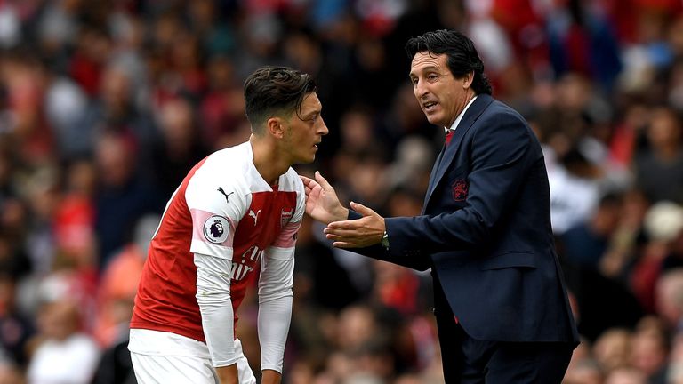 Unai Emery gives instructions to Mesut Ozil during the 2-0 defeat to Manchester City